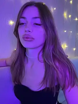 Elizabeth Tay online show from 10-17-25, 04:53