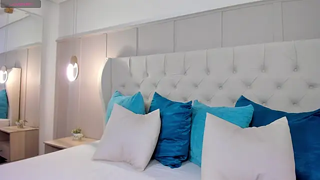 Snapshot of jenniifer_snow chatting on 10-31-25, 12:13 jenniifer snow online show from 10-31-25, 12:13