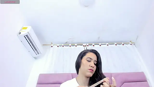 Snapshot of miajhonsonx chatting on 05-07-26, 01:47 miajhonsonx online show from 05-07-26, 01:47