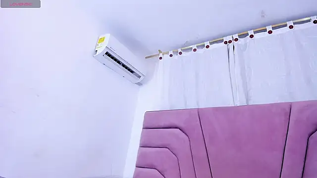 miajhonsonx online show from 04-15-26, 06:01