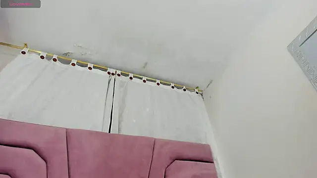 Snapshot of miajhonsonx chatting on 05-08-26, 02:43 miajhonsonx online show from 05-08-26, 02:43