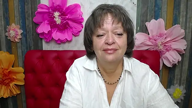 Snapshot of MaltaFora chatting on 10-12-25, 11:11 MaltaFora online show from 10-12-25, 11:11