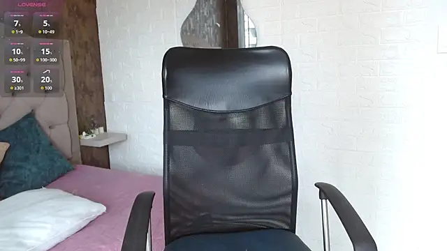 daphne walton online show from 11-16-25, 02:33