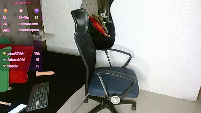 daphne walton online show from 11-28-25, 11:05