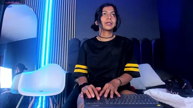 Keila Fg online show from 10-24-25, 07:57