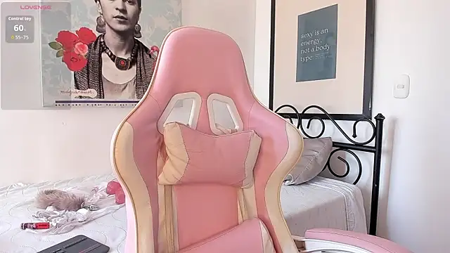 Lhia  online show from 09-30-25, 06:25