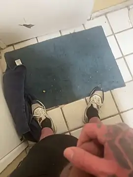 Snapshot of busnfatnutsLildee chatting on 02-16-26, 01:37 busnfatnutsLildee online show from 02-16-26, 01:37