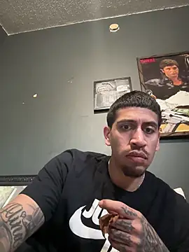 Snapshot of busnfatnutsLildee chatting on 02-10-26, 12:53 busnfatnutsLildee online show from 02-10-26, 12:53