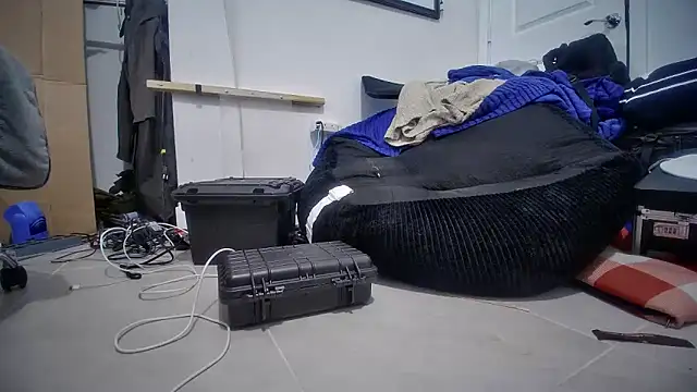 jasoncali305 online show from 11-02-25, 03:22