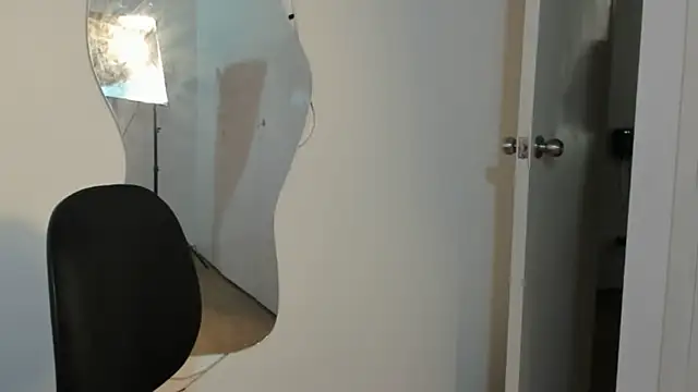 Snapshot of Lesly777_ chatting on 09-18-25, 01:25 Lesly777  online show from 09-18-25, 01:25