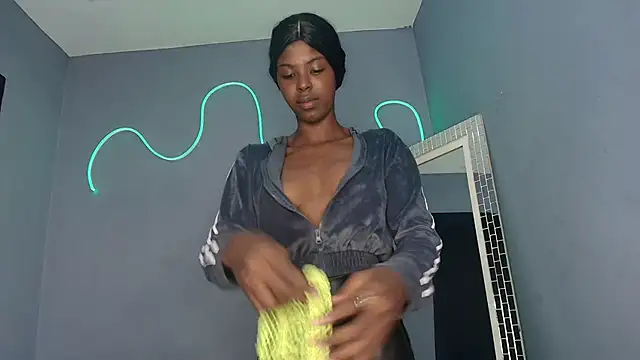 CamilaaSaenz online show from 10-06-25, 07:58