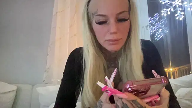 paulinaalatalo online show from 12-18-25, 08:23