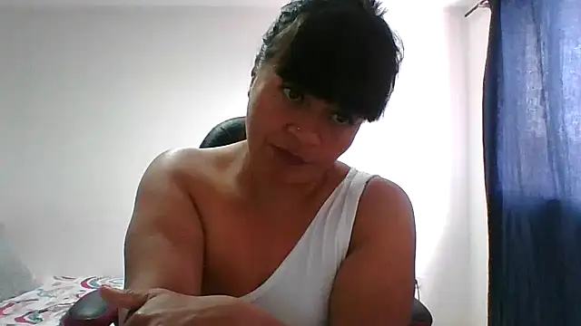 adri89-g online show from 02-02-26, 01:43