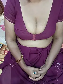 Snapshot of KannadaTamilTeluguBeauty chatting on 07-17-26, 07:44 KannadaTamilTeluguBeauty online show from 07-17-26, 07:44