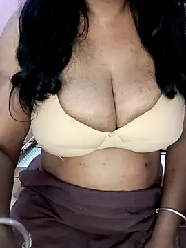 Snapshot of KannadaTamilTeluguBeauty chatting on 02-24-26, 08:31 KannadaTamilTeluguBeauty online show from 02-24-26, 08:31