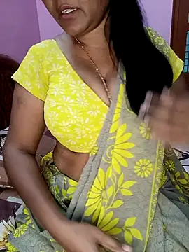 Snapshot of KannadaTamilTeluguBeauty chatting on 02-20-26, 12:51 KannadaTamilTeluguBeauty online show from 02-20-26, 12:51