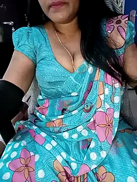 Snapshot of KannadaTamilTeluguBeauty chatting on 02-18-26, 09:39 KannadaTamilTeluguBeauty online show from 02-18-26, 09:39