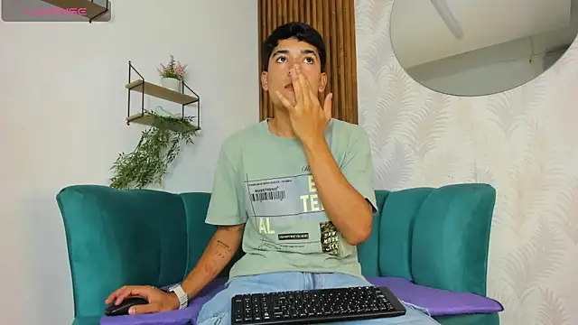 Snapshot of SandroVeyra chatting on 09-26-25, 08:16 SandroVeyra online show from 09-26-25, 08:16