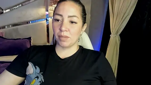 alexiaystive3 online show from 10-01-25, 04:00