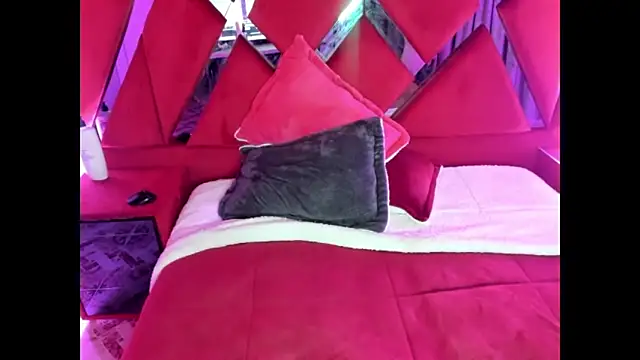 alexiaystive3 online show from 09-27-25, 11:11