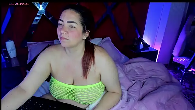 alexiaystive3 online show from 10-12-25, 10:38