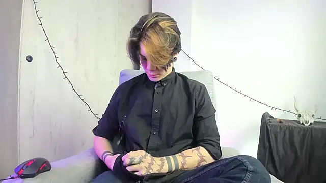 Jerry Cole online show from 12-17-25, 03:28