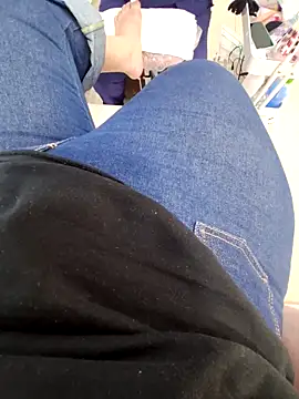 Aliciabloom online show from 11-16-25, 06:45