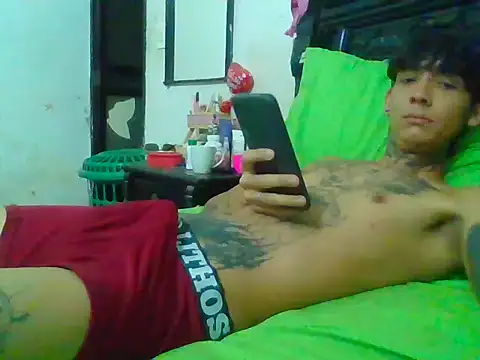 Snapshot of LaParKa31 chatting on 09-13-25, 12:10 LaParKa31 online show from 09-13-25, 12:10