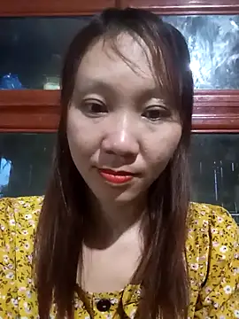 Snapshot of bonnie-00 chatting on 05-17-26, 11:43 bonnie-00 online show from 05-17-26, 11:43