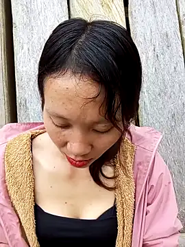 bonnie-00 online show from 10-31-25, 01:46