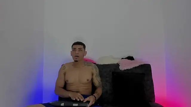 maykel and mike online show from 10-10-25, 02:40