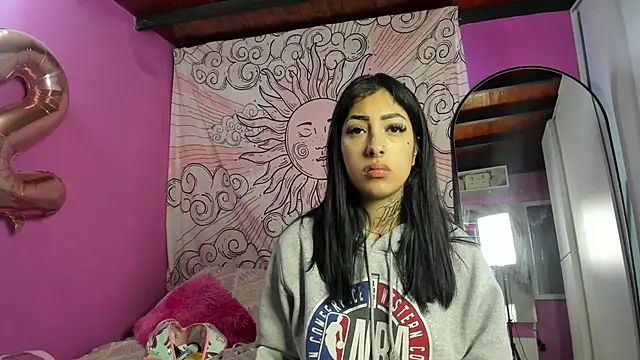 Snapshot of Missmoonstar chatting on 09-17-25, 08:00 Missmoonstar online show from 09-17-25, 08:00