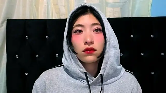 Snapshot of Sullyoonn chatting on 10-18-25, 12:01 Sullyoonn online show from 10-18-25, 12:01