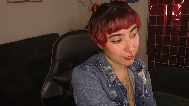 Snapshot of Miacatsito3 chatting on 02-13-26, 11:49 Miacatsito3 online show from 02-13-26, 11:49