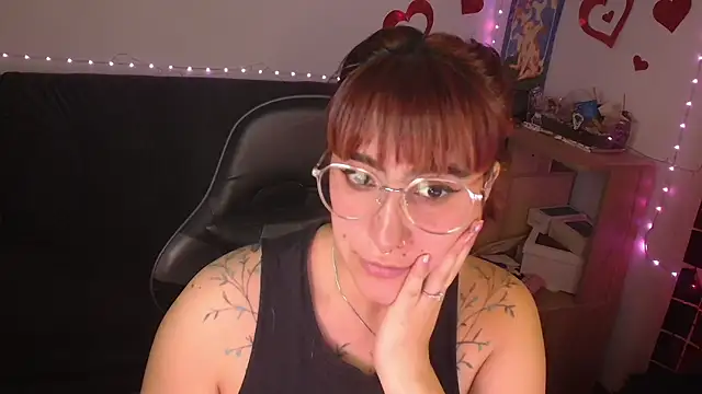 Miacatsito3 online show from 05-26-26, 04:10