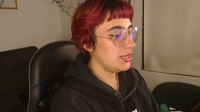 Snapshot of Miacatsito3 chatting on 02-06-26, 12:39 Miacatsito3 online show from 02-06-26, 12:39