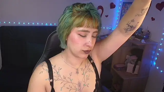 Snapshot of Miacatsito3 chatting on 07-16-26, 02:52 Miacatsito3 online show from 07-16-26, 02:52