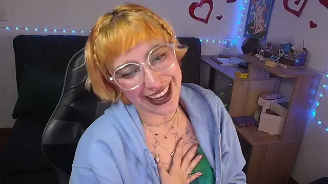 Snapshot of Miacatsito3 chatting on 06-19-26, 01:44 Miacatsito3 online show from 06-19-26, 01:44