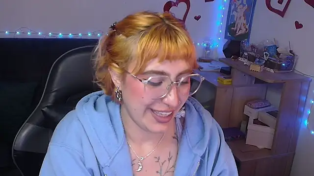 Snapshot of Miacatsito3 chatting on 06-16-26, 06:13 Miacatsito3 online show from 06-16-26, 06:13