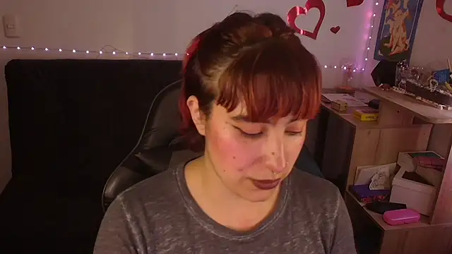 Miacatsito3 online show from 05-06-26, 10:03