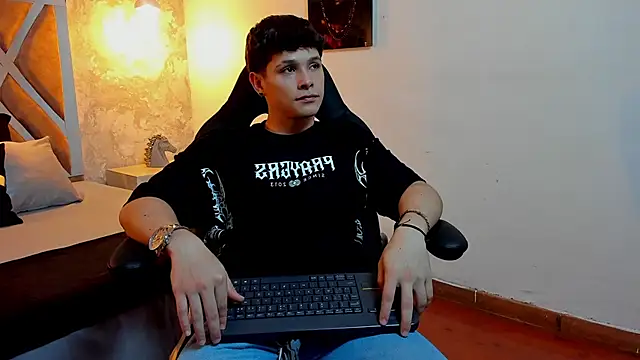 Snapshot of kraven_lust chatting on 06-05-26, 03:11 kraven lust online show from 06-05-26, 03:11