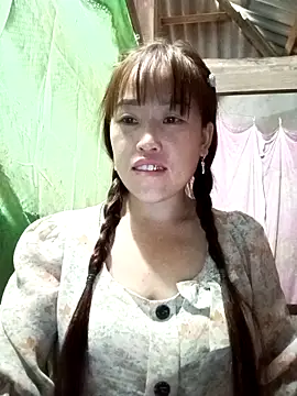 Snapshot of Vuong_x chatting on 10-08-25, 03:41 Vuong x online show from 10-08-25, 03:41