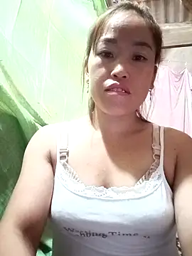 Snapshot of Vuong_x chatting on 10-21-25, 05:51 Vuong x online show from 10-21-25, 05:51