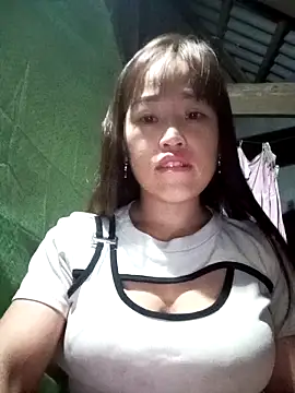 Snapshot of Vuong_x chatting on 10-02-25, 08:23 Vuong x online show from 10-02-25, 08:23