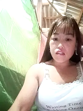 Snapshot of Vuong_x chatting on 10-04-25, 03:19 Vuong x online show from 10-04-25, 03:19