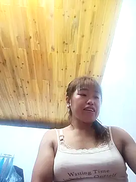 Snapshot of Vuong_x chatting on 09-30-25, 06:19 Vuong x online show from 09-30-25, 06:19