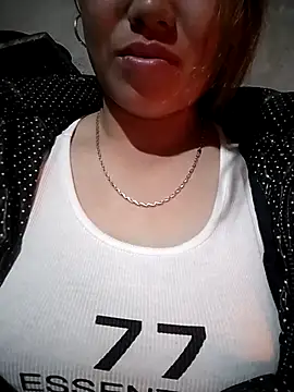 Snapshot of Dung_x chatting on 02-01-26, 12:36 Dung x online show from 02-01-26, 12:36