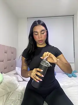 Snapshot of karolaalcendra chatting on 03-01-26, 12:32 karolaalcendra online show from 03-01-26, 12:32