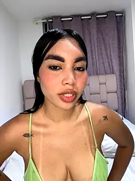 Snapshot of karolaalcendra chatting on 10-17-25, 04:16 karolaalcendra online show from 10-17-25, 04:16