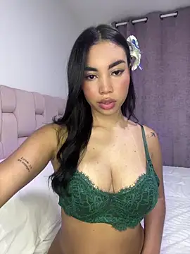 Snapshot of karolaalcendra chatting on 01-18-26, 03:54 karolaalcendra online show from 01-18-26, 03:54